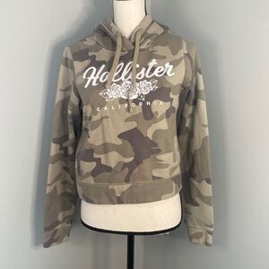 Hollister Camo Rose Cropped Hoodie XS